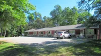 Woodland Motor Lodge Hotels near Grayling Mini-Mall