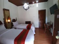 Dem Ayem Heritage Guest House Hoteles en Jetis