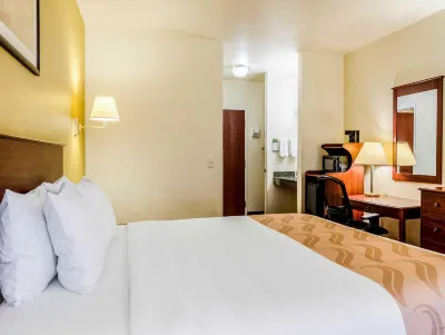 Holiday Inn Express Wichita North - Park City Hotels in Park City