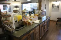 Boarders Inn & Suites by Cobblestone Hotels - Syracuse - Motels