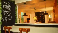 Africa House-Casa Hotel Laureles-La70