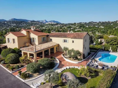 Hotel Marc-Hely فنادق في La Colle-sur-Loup