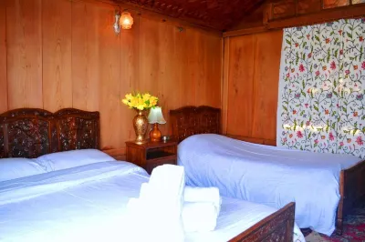 Canada Houseboats Hotels in Nigeen Lake