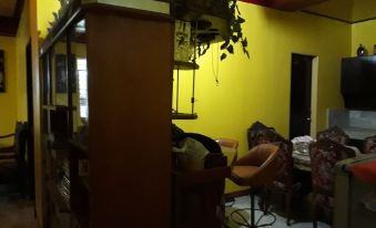 Jack & Claud Bed & Breakfast Guest House