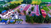Fantasy Resort Chainat Hotels near Chainatmuni National Museum