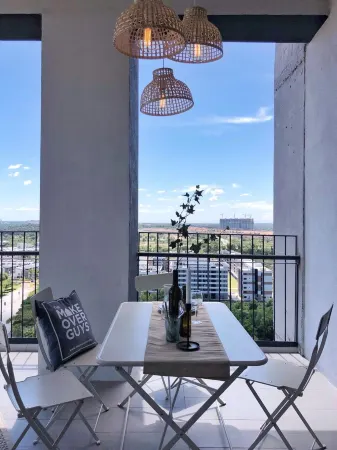 Designer 1Br Tamarind w Balcony IdealHub 1510 Отели рядом с достопримечательностью «Таман Тасайк Сайберджая / Сайберджая Лейк Гарденс»