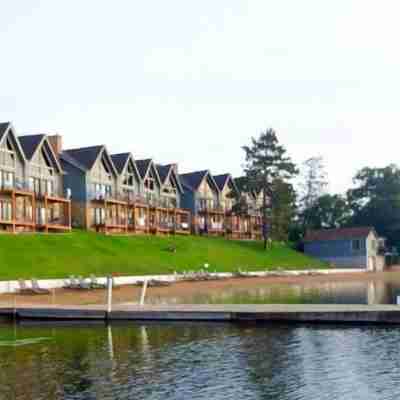 Maddens on Gull Lake Hotel Exterior