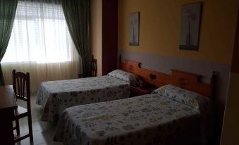 Hotel OS Pazos Familiar - Housity