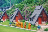 Suan Sai Yok Resort Hotel dekat Wat Nong Prue