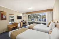 Ciloms Airport Lodge Hotels in Attwood