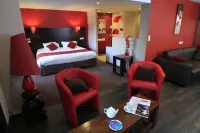 Hôtel Restaurant les Coquelicots the Originals Relais فنادق في Arnac-Pompadour