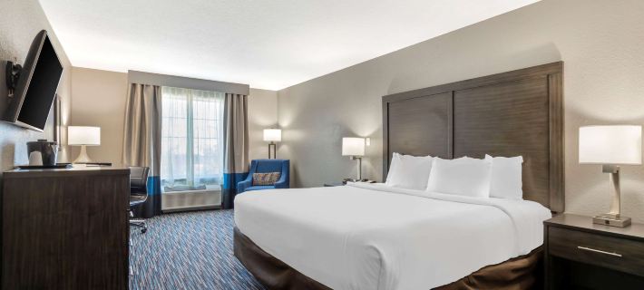 Comfort Inn & Suites Near Medical Center Hotels in Bexar County