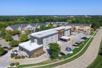 La Quinta Inn & Suites by Wyndham des Moines West Clive - Haustierfreundliche