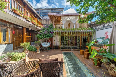 Just to wait for your chain inn (Lijiang Ancient City Wuyi Street Store) Отели рядом с достопримечательностью «Huama Street»