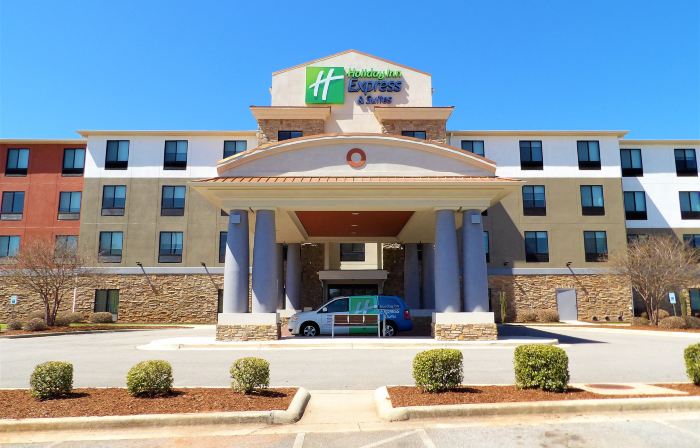 Holiday Inn Express & Suites HUNTSVILLE AIRPORT by IHG