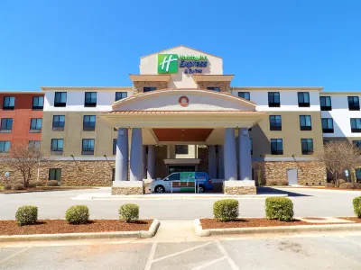 Holiday Inn Express & Suites HUNTSVILLE AIRPORT by IHG Hotels in 