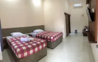 Grafika Hotel Dan Restoran Hotel dekat Candi Bengkoang, Kalitengah, Gombong