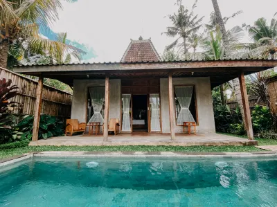 Sarini Villas 森林瀑布觀景附近的飯店