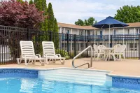 Days Inn by Wyndham Middletown/Newport Area - Pools