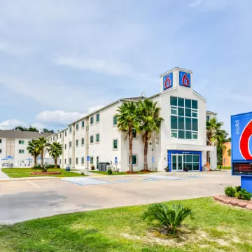 Motel 6 Biloxi, MS - Beach