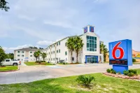 Motel 6 Biloxi, MS - Beach
