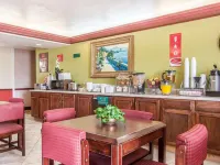 Econo Lodge Hotels in Dexter