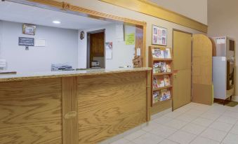 Super 8 by Wyndham Worthington Minnesota