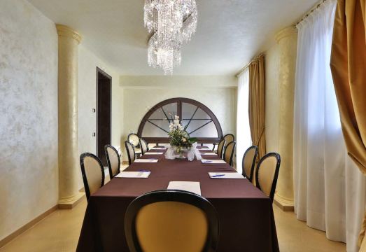 모데나 호텔 비교 분석 이미지