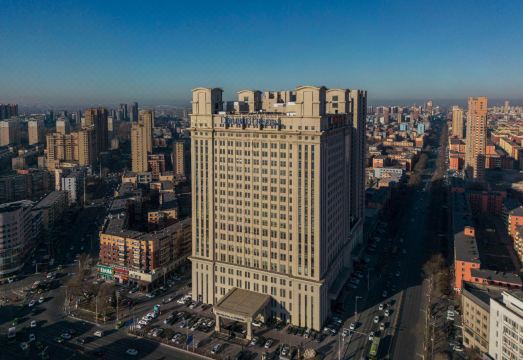 더블트리 바이 힐튼 안산의 모던한 호텔 외관 사진