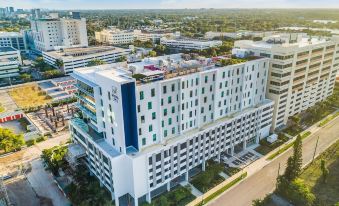 Serena Hotel Aventura Miami, Tapestry Collection by Hilton