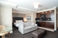 Sandman Hotel Oakville Hotel dekat Maple Grove Arena