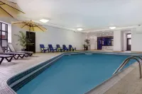 Days Inn by Wyndham Niagara Falls Near the Falls - Yüzme Havuzu