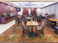 La Quinta Inn and Suites by Wyndham Ft. Worth - Burleson