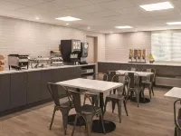 Park Inn by Radisson, Calgary Airport North, AB Hotels near Fourth Street