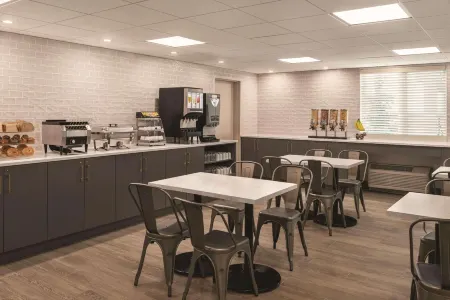 Park Inn by Radisson, Calgary Airport North, AB Отели рядом с Аэропорт Калгари