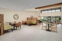 Country Inn & Suites by Radisson, Seattle-Tacoma International Airport, WA - breakfast