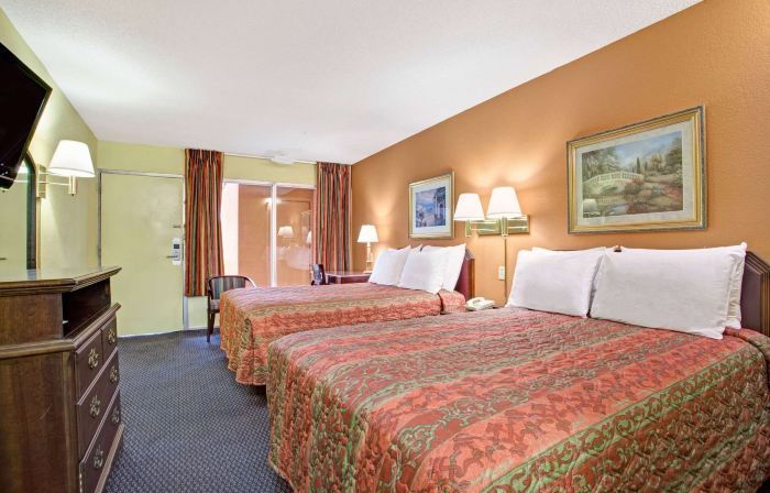Days Inn by Wyndham Benson