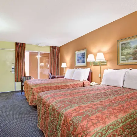 Days Inn by Wyndham Benson
