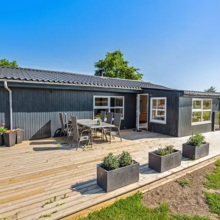 "Tabithe" - 500m from the Sea