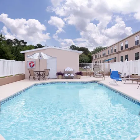 Travelodge by Wyndham Perry National Fairgrounds Area I-75