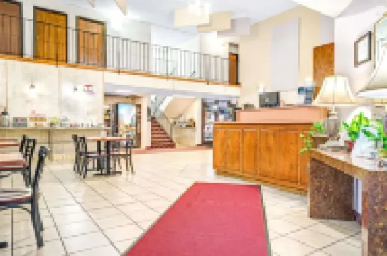 Super 8 by Wyndham Shakopee