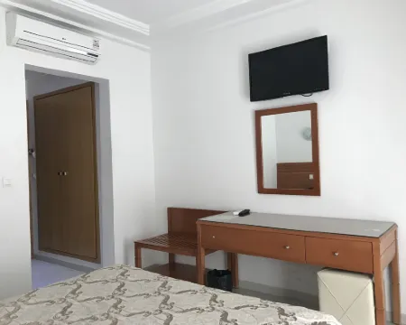 ホテル アル カーメール チュニスのホテル