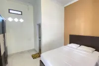 RedDoorz Syariah @ Jalan Jendral Sudirman Pekanbaru Các khách sạn ở Simpang Empat