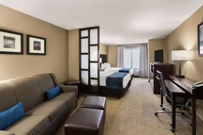 Comfort Suites Hotels in Commerce