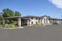 Comfort Inn Lakeshore Các khách sạn gần Widdifield Forrest Provincial Park