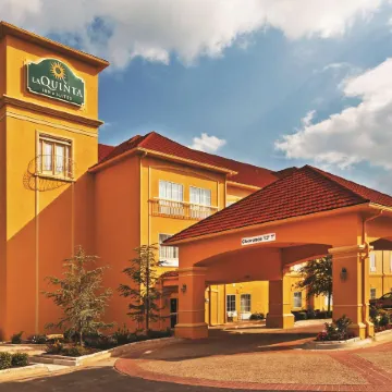 La Quinta Inn & Suites by Wyndham Shawnee