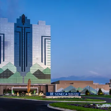 Seneca Niagara Resort & Casino Отели рядом с достопримечательностью «Подковообразный водопад»