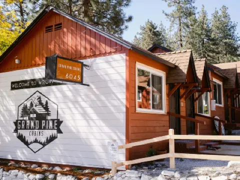 大松小屋酒店 鄰近Wrightwood Public Library的酒店