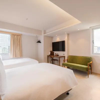 Jia's Inn Liouhe Hotels near Sunfong Palace