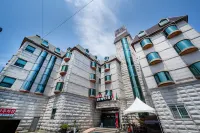 Boryeong (Daecheon) Sanho Beach Hotel Hotels near Daecheon Beach